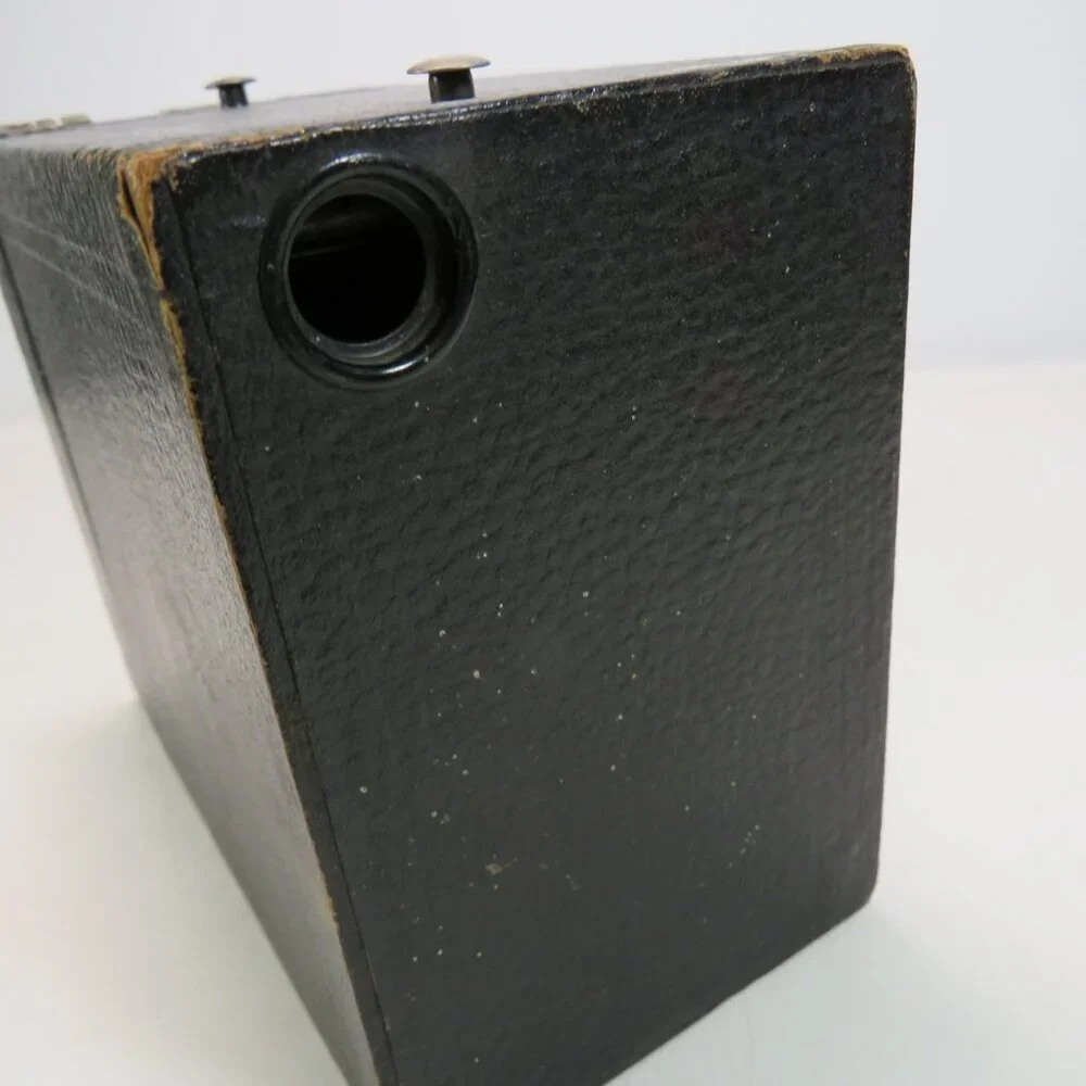 Kodak No. 2A Brownie, Model B Camera w wear, handle missing